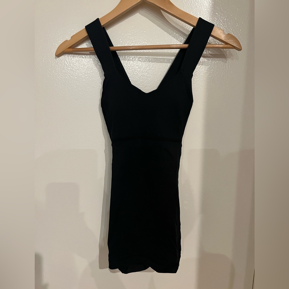 Lululemon black workout top size 4